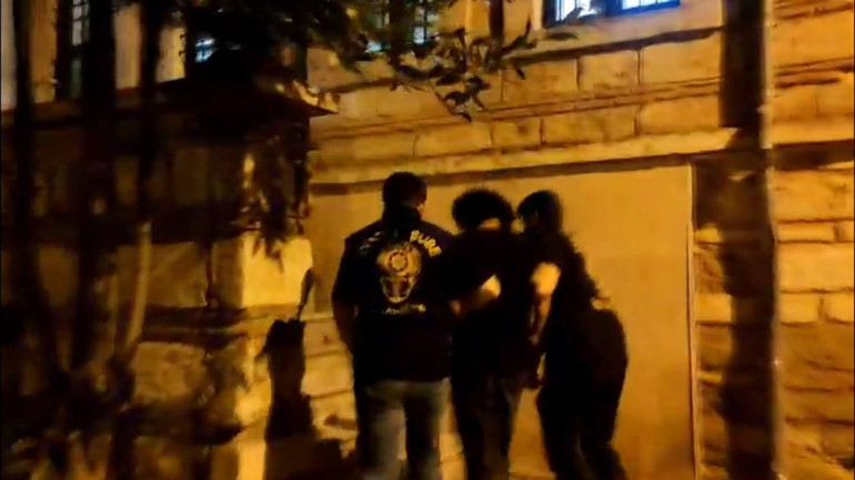 Surlarda katledilmişti… İkbal Uzuner’in mezarı başında uygunsuz hareketlerde bulunan 2 kişiye gözaltı