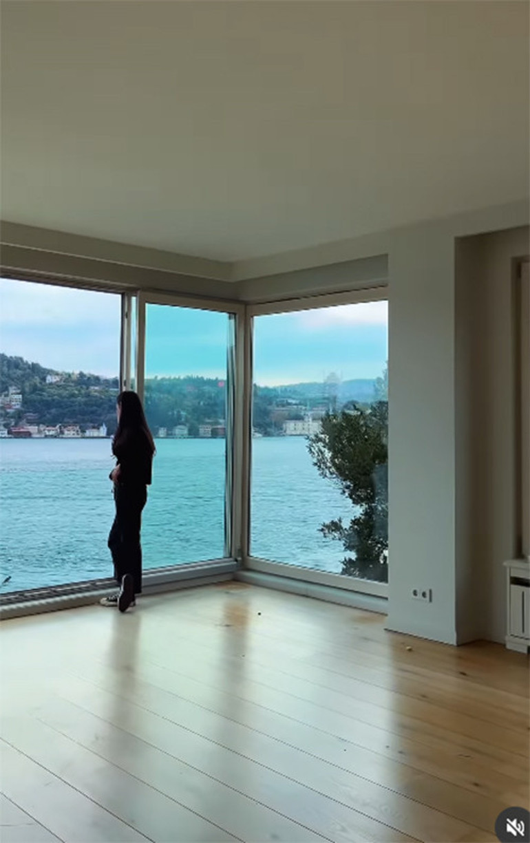 Ünlü şarkıcı burada temizlik de yaptı sefa da sürdü... Boğaz manzaralı evimden hatıralar