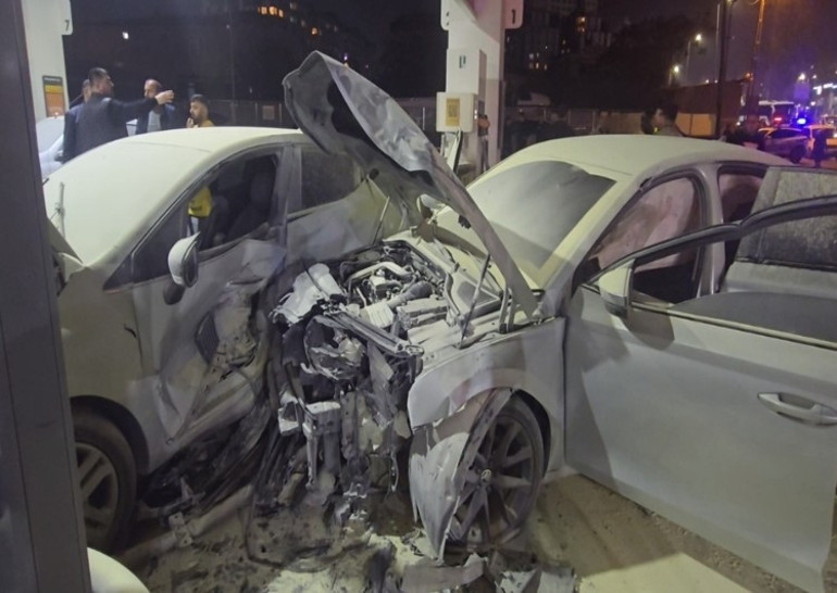 İtfaiye ekipleri yangına müdahale ediyor