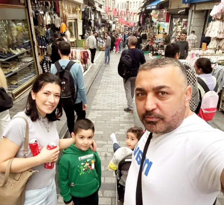 Otel odasındaki tabaklar ve ilaç kalıntıları