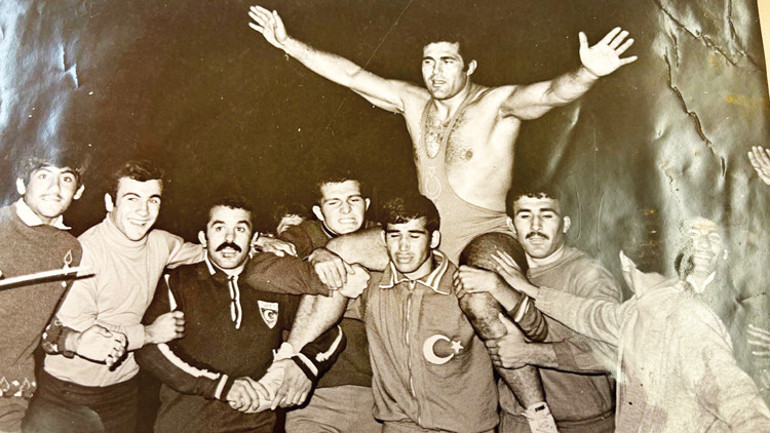Milli güreşçi Ahmet Ayık… Enkazın altından doğan şampiyon