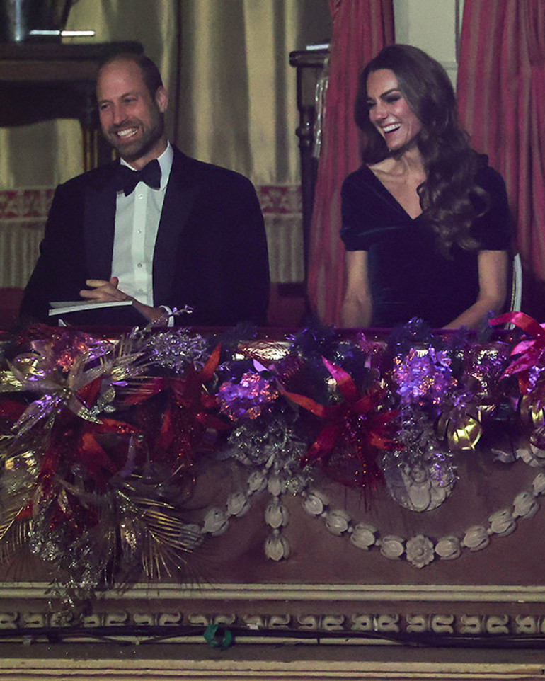 Bunca yılı, bunca derdi birlikte aştılar, aşkları ilk günkü gibi taze kaldı… Hala kimseler bakmazken karısının ellerini öpüp kokluyor