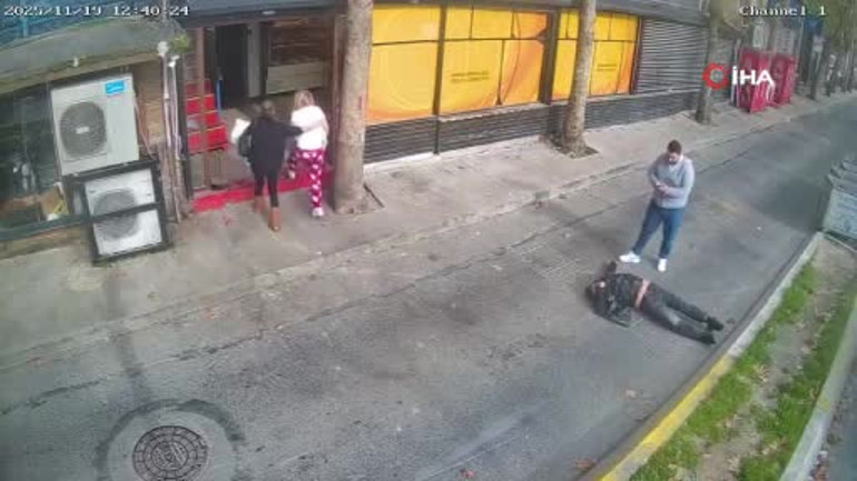 Olay yerine gelen sağlık ekipleri ve yaralılara müdahale