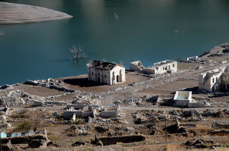 Dron görüntüleriyle ortaya çıkan köy kalıntıları