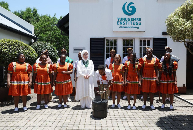 Akapella topluluğu Yunus Emre Enstitüsü etkinliğinde