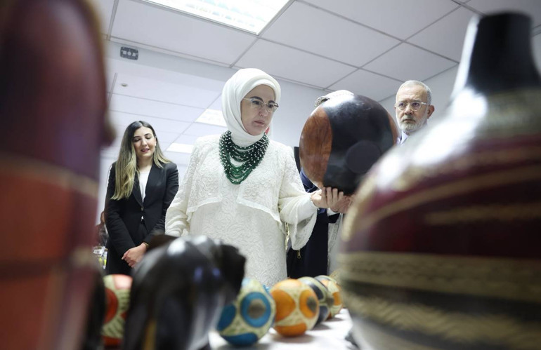 Emine Erdoğan, Johannesburg'da Yunus Emre Enstitüsü ziyaretinde