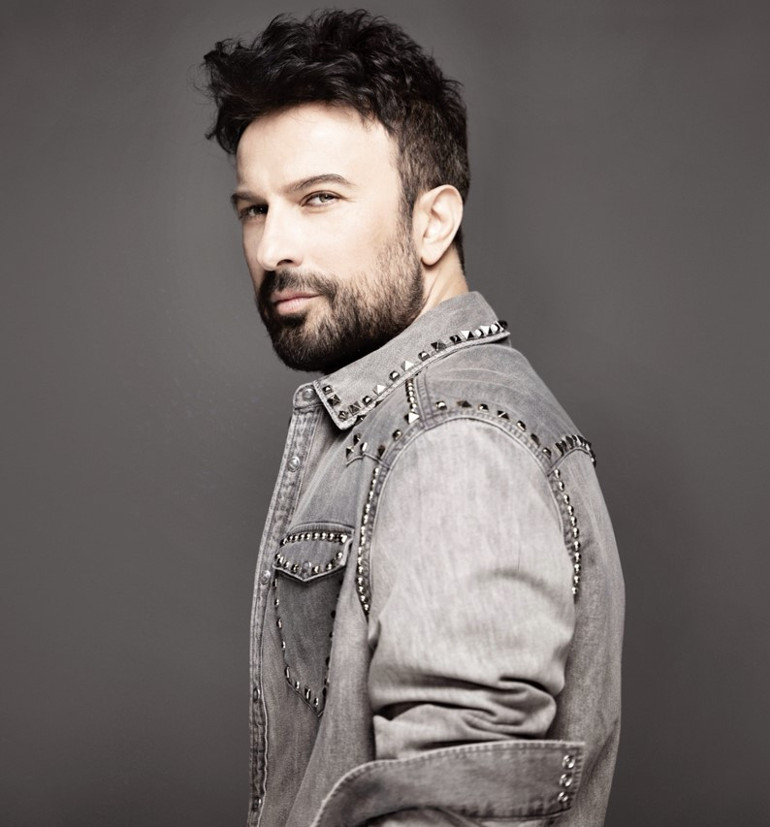 O zamanlar okul kantininde şarkı söyleyen bu genci şimdi milyonlar dinliyor