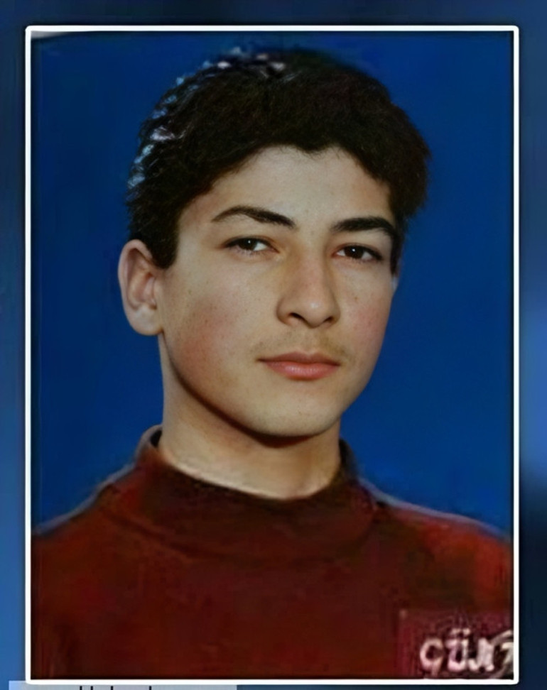 Kıvırcık saçlı, pembe yanaklı bu çocuk Türkiyenin en yakışıklısı oldu