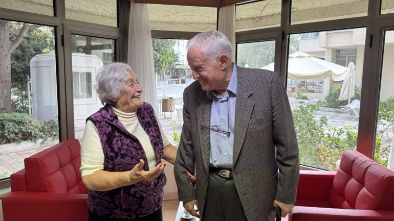  Yolları 70 yıl sonra huzurevinde kesişti... Oğlum, diyorum başka da bir şey demiyorum