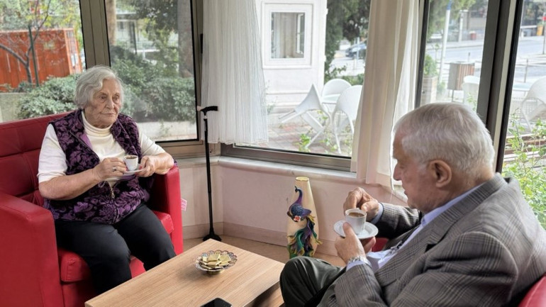  Yolları 70 yıl sonra huzurevinde kesişti... Oğlum, diyorum başka da bir şey demiyorum