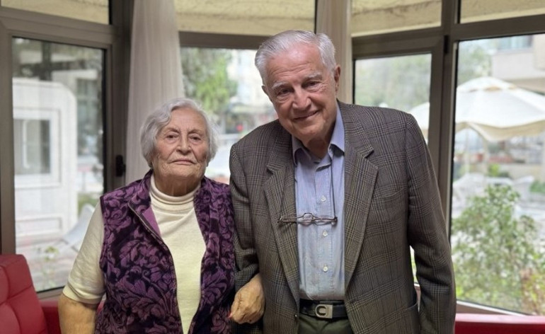  Yolları 70 yıl sonra huzurevinde kesişti... Oğlum, diyorum başka da bir şey demiyorum