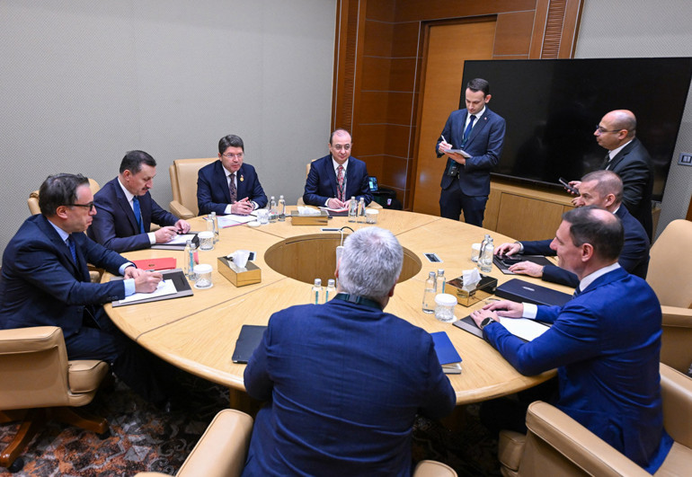 Bakan Tunç, Macaristanlı mevkidaşı Tuzson ile bir araya geldi