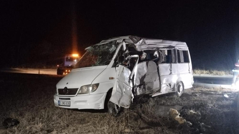 Sağlık ve kurtarma ekiplerinin kaza yerindeki çalışmaları