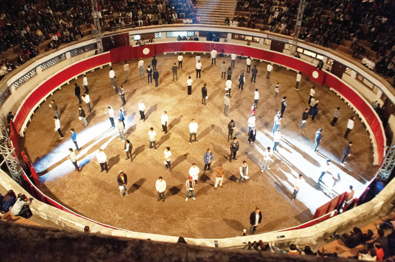 Müze merdiveninde cevabı zor sorular