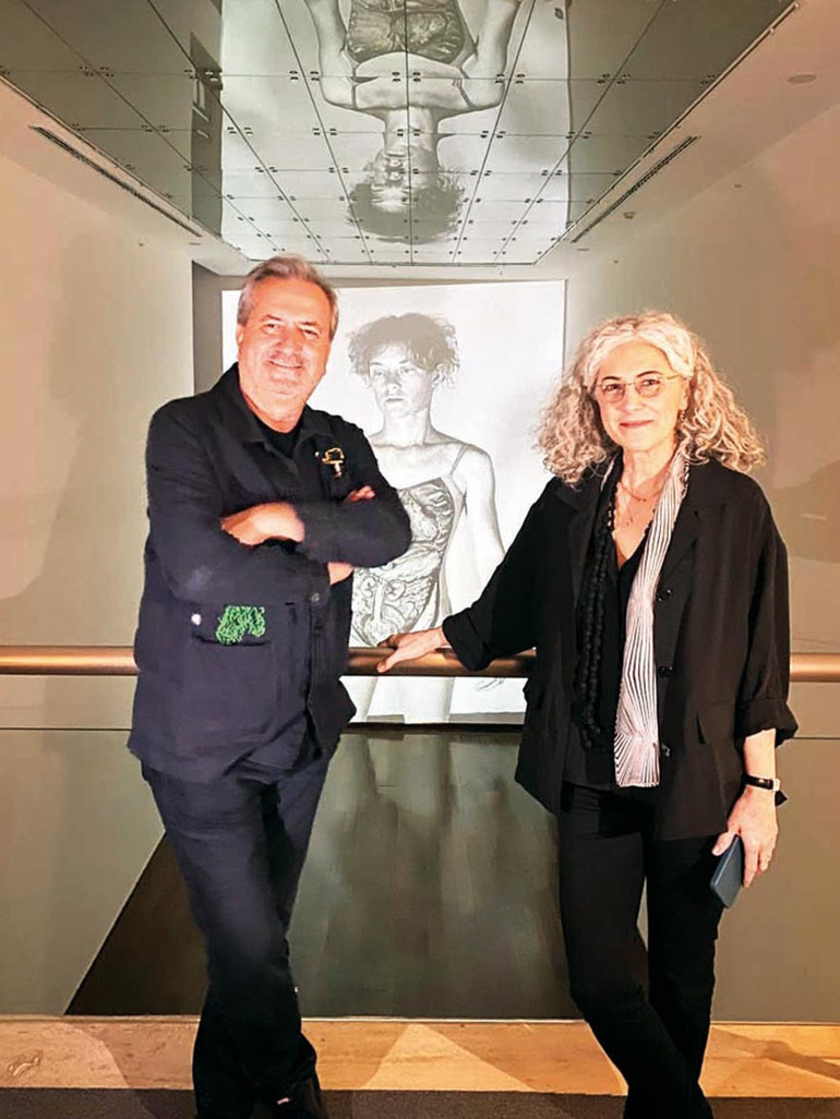 Müze merdiveninde cevabı zor sorular