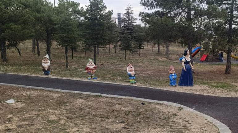 Pamuk Prensesin cüceleri çalındı Afyonkarahisarda görenler hayrete düştü