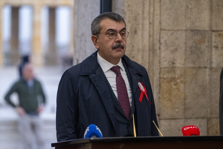 Bakan Tekin, 81 ilden gelen öğretmenlerle Anıtkabiri ziyaret etti