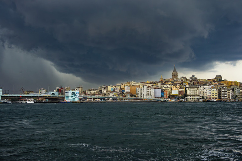 Balkanlar beyaza büründü, sıra Türkiye’de mi ‘Cephe yağışları etkisindeyiz’ | Adil Tek, kuvvetli sağanak için tarih verdi
