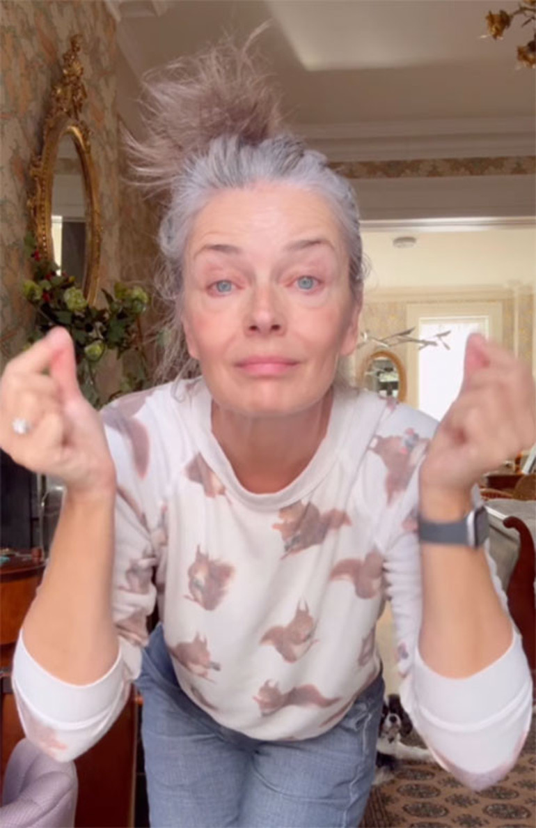 Siz onu kusursuz bir güzel sanıyorsunuz... Giysileri de kendisi kadar yaşlı... Bakın, ben de mükemmel değilim