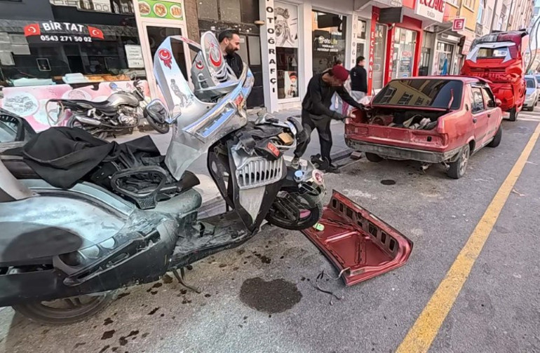 Cadde üzerinde kaporta tamiri yapan araç