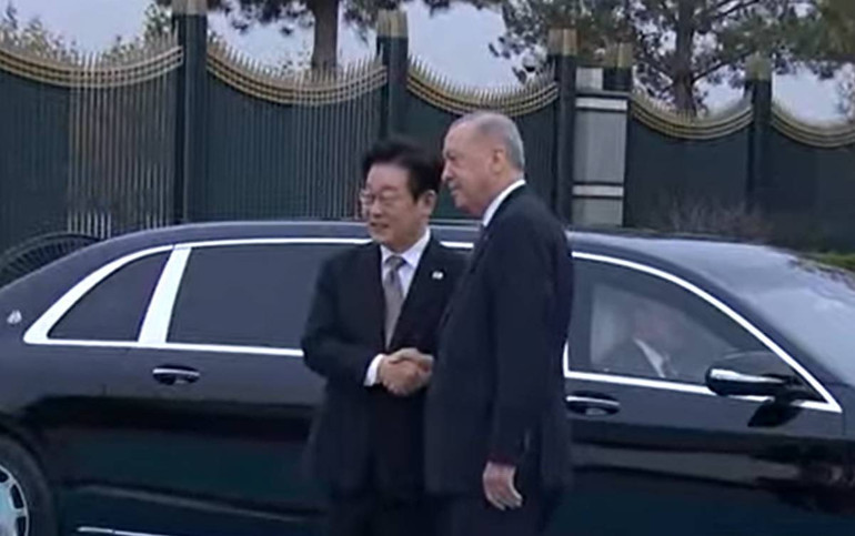  Erdoğan resmi törenle karşıladı