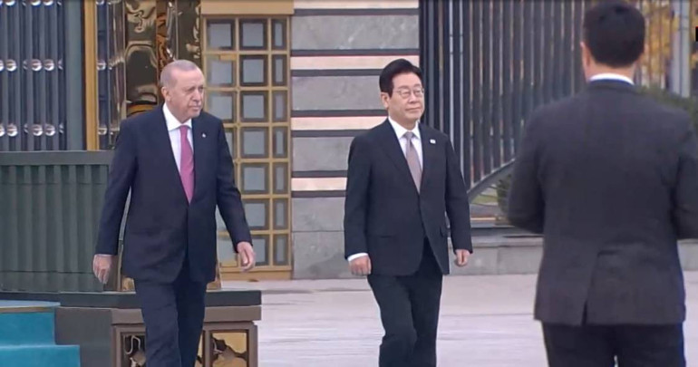  Erdoğan resmi törenle karşıladı