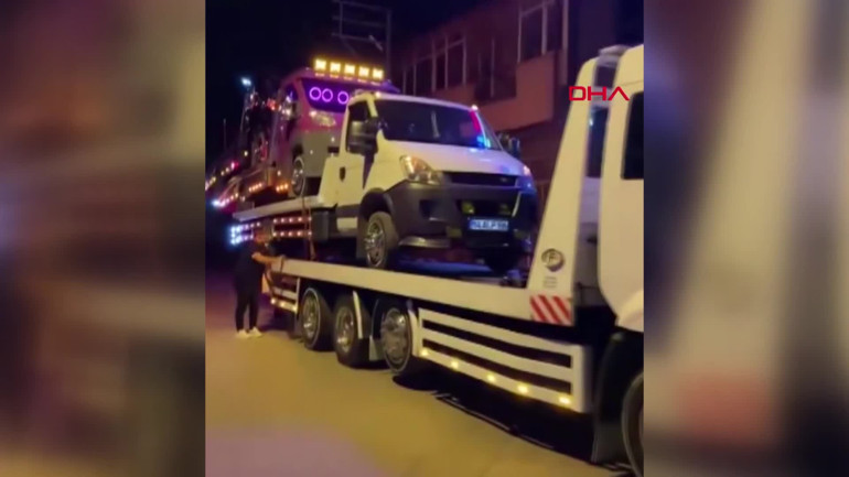 Oto kurtarıcıların üst üste yüklendiği görüntü