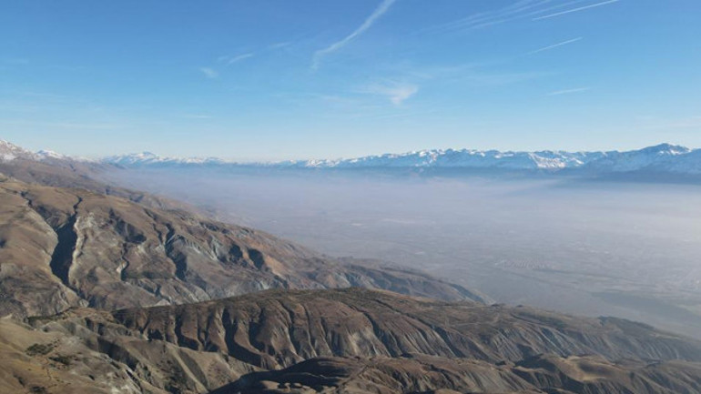 Keşiş ve Munzur Dağları'nda sezonun ilk karı, güneş ve sisle birlikte kartpostal görüntüler oluşturdu