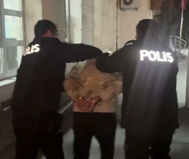  Ev sahibi fark etti, gözaltına alındı