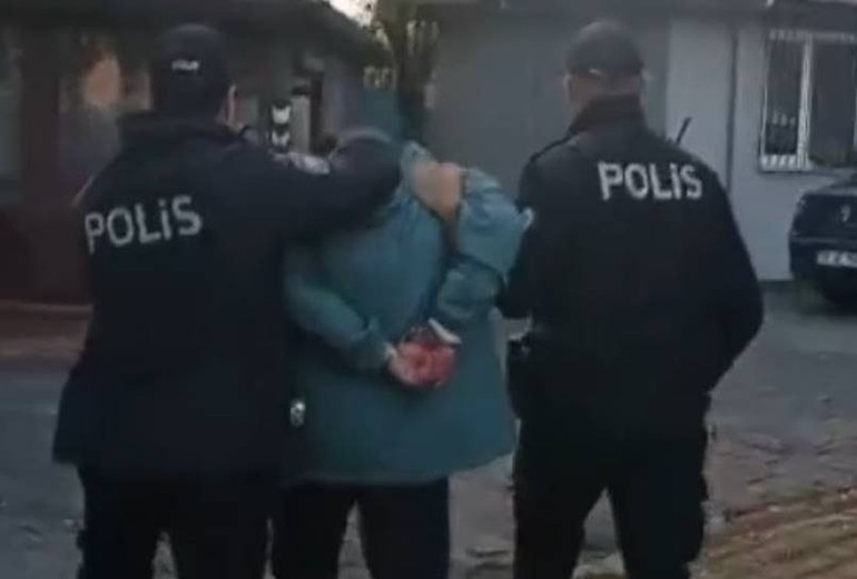 Telefondan fotoğraf gösterdi, sinir krizi geçirdim