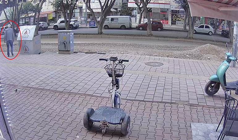 Aile bireyleri olay yerinde gözyaşı döküyor