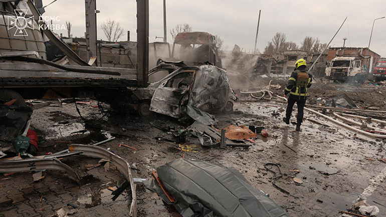 Ukrayna Rusyayı vurdu: 3 kişi yaşamını yitirdi Ruslar füze ve İHAlarla yanıt verdi