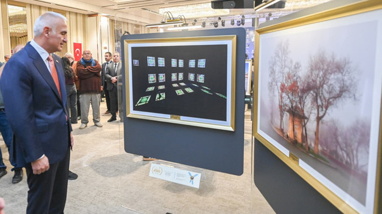 Bakan Ersoydan Ayasofya açıklaması: Özgün doku titizlikle korunuyor