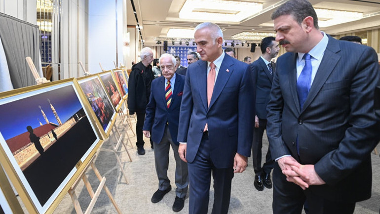 Bakan Ersoydan Ayasofya açıklaması: Özgün doku titizlikle korunuyor