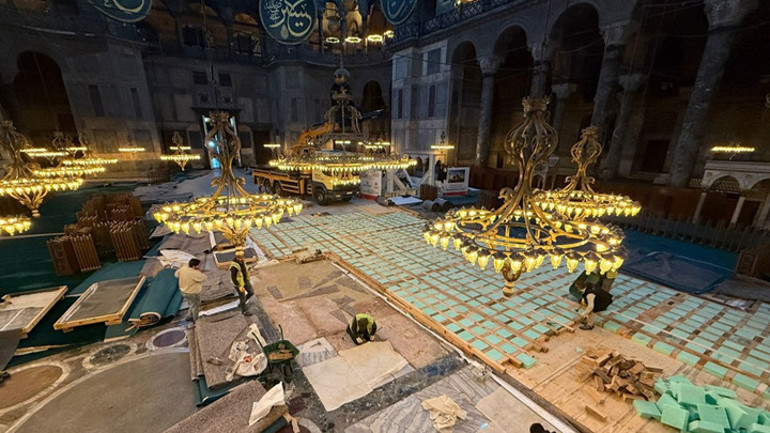 Bakan Ersoydan Ayasofya açıklaması: Özgün doku titizlikle korunuyor