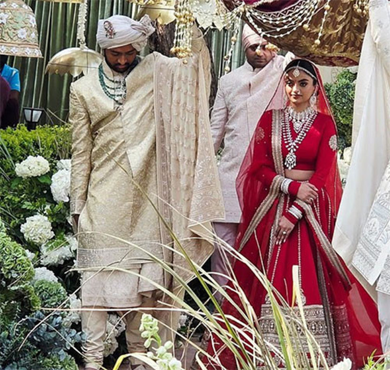 7 milyonu acımadan harcadılar... Bir pasta vardı tam dört metre... Dünya düğün görsün