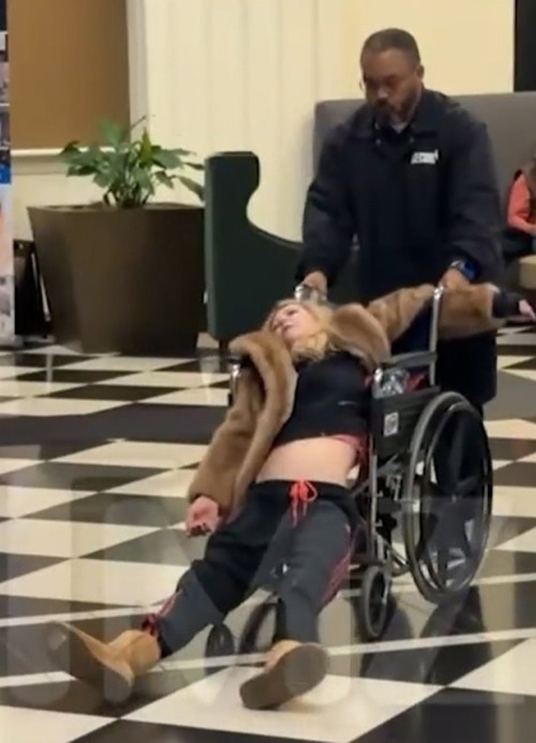 Ünlü oyuncu bir kabusun içine düştü.... Tekerlekli sandalyeye yığılıp kaldı: İçeceğime ilaç atılar