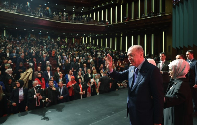 Cumhurbaşkanı Erdoğan: Kadına ve çocuğa karşı şiddet insanlık suçudur