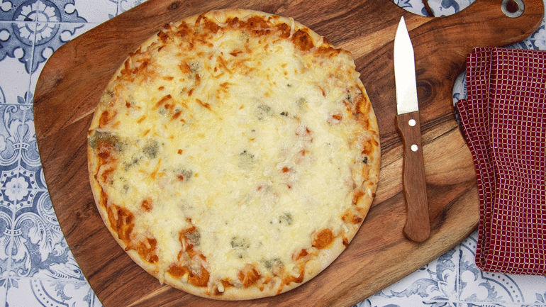 Tek hamurdan 3 farklı pizza: Margherita, dört peynirli ve sebzeli pizza tarifleri