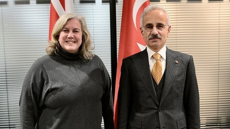 Ulaştırma ve Altyapı Bakanı Uraloğlu, Londrada temaslarda bulundu