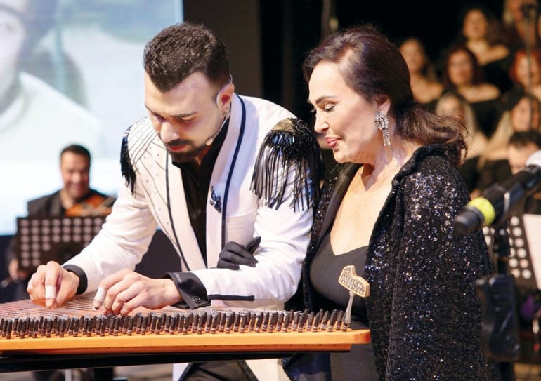 Sultana saygı duruşu