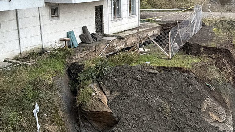 Bartında toprak kayması: 70 kişi evlerinden tahliye edildi