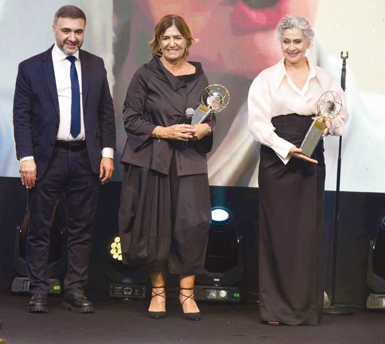 Ödül gecesinde Uzak Şehir fırtınası