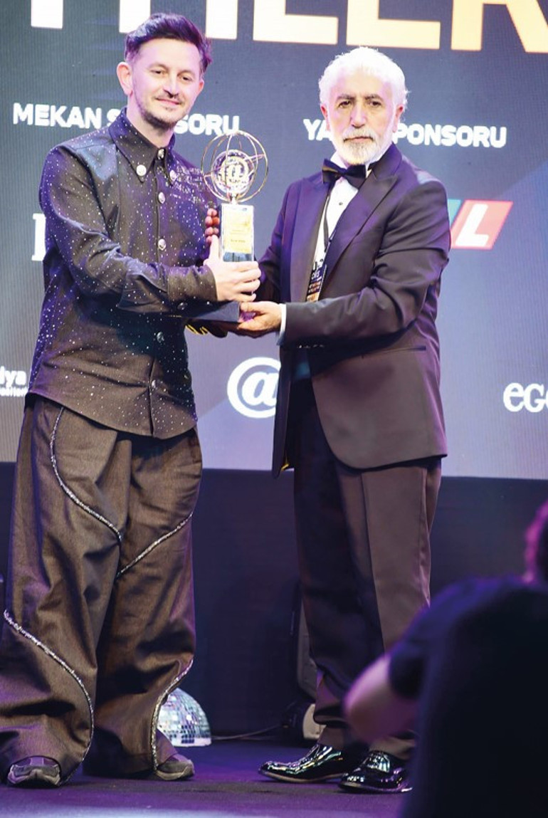 Ödül gecesinde Uzak Şehir fırtınası