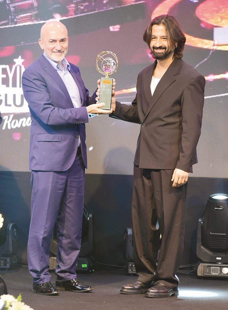 Ödül gecesinde Uzak Şehir fırtınası