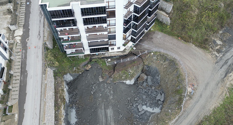 Bartında toprak kayması: 70 kişi evlerinden tahliye edildi