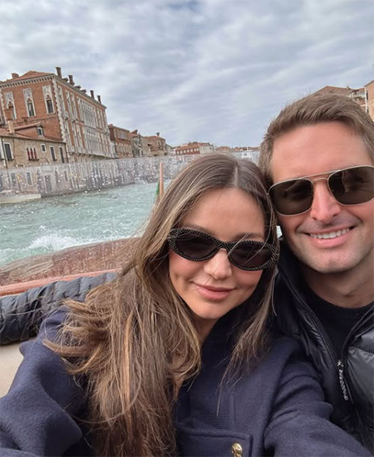 Önce kendi servet kazandı, sonra daha zenginle evlendi... Aşkta bile para parayı çekti... Sonra ona üç erkek evlat verdi