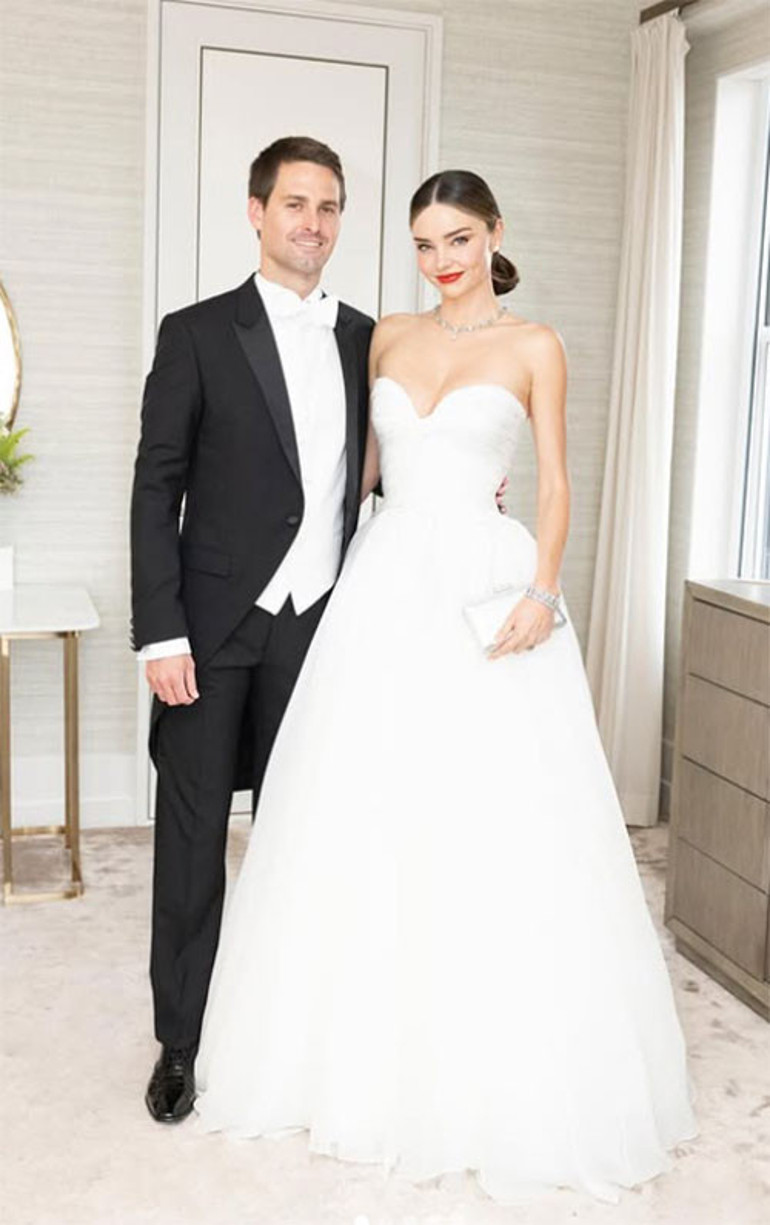 Önce kendi servet kazandı, sonra daha zenginle evlendi... Aşkta bile para parayı çekti... Sonra ona üç erkek evlat verdi