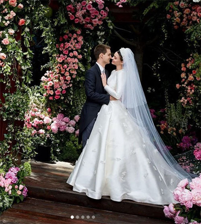 Önce kendi servet kazandı, sonra daha zenginle evlendi... Aşkta bile para parayı çekti... Sonra ona üç erkek evlat verdi