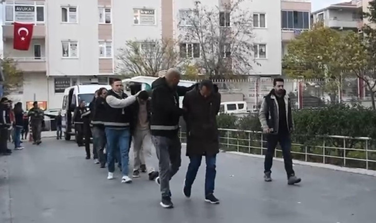 Eve kurşun yağdırdılar Kadına ve çocuğa şiddete hayır pankartı taşıyan Rümeysa öldürüldü